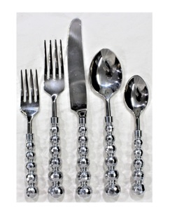 Nuevo juego de cubiertos de color plateado fundido de aluminio y metal con mango de diseñador - Product Image 1