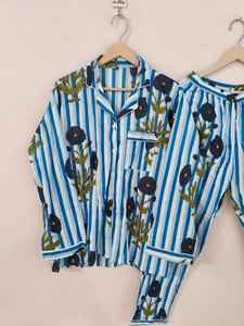 Conjunto de Pijama de Algodón con Estampado Floral de Lujo para Mujer, Cuello en V, Mangas Largas, Cierre de Botones, Largo Completo, Suave, para Verano - Product Image 4