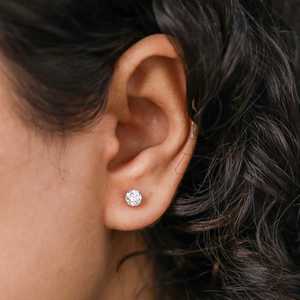 Pendientes de Diamantes Cultivados en Laboratorio con Corte Redondo y Baño de Oro de 18K, Diseño de Aro, Opciones en Oro Blanco, Rosa y Amarillo para Compromiso, 0.80 TCW VS1 - Product Image 5