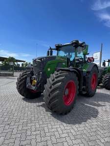 Tracteur agricole à roues vertes Fendt 1050 Vario puissant, 4 roues motrices, transmission par engrenages, 45 CV, pour une utilisation intensive en agriculture, efficace - Product Image 4