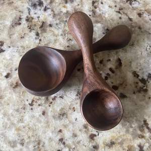 Elegante Juego de 2 Cucharas de Madera Maciza Marrón con Pulido Espejo para Restaurantes y Hoteles para Bodas - Hecho en India - Product Image 5