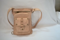 Sac à main pour homme en cuir véritable, style hip-hop, demi-lune, avec rivets décoratifs, fermeture à cordon, sangle simple