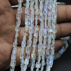 Excellente forme carrée à facettes 4*7 MM feu naturel blanc arc-en-ciel perles de pierre de lune perles de pierre - Product Image 1