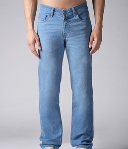 Jean en denim de coton pour homme, coupe droite, grande taille, taille mi-haute, délavage classique, style décontracté, avec poches et braguette boutonnée - Product Image 1