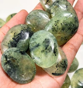 Pierre d'inquiétude naturelle Prehnite ovale polie de haute qualité amour guérison pierre semi-précieuse artisanat - Product Image 3