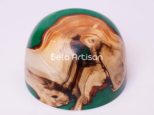 Cuenco de madera y resina hecho a mano, frutero redondo decorativo con madera natural Burl y diseño de epoxi verde - Product Image 2
