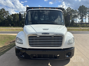 Camión Volquete de Plataforma Plana Freightliner M2-106 Usado, Apto para Exportación, en Venta - Product Image 2