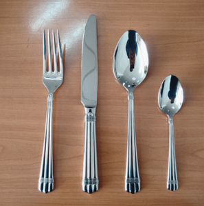 Ensemble de couverts en acier inoxydable avec un aspect martelé, cuillère et fourchette à long manche, design simple et brillant pour les fêtes, ustensiles en métal durables - Product Image 1