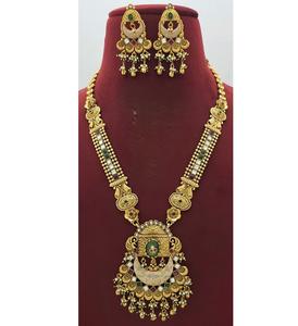 Conjunto de Collar Largo de Diseño con Acabado Dorado Mate de Primera Calidad con Aretes para Bodas, Colección para Mujer - Product Image 1