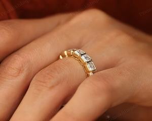 Anillo de Bodas Clásico de Oro Sólido de 14K con Diamante Cultivado en Laboratorio con Corte Asscher, Certificado IGI, 5.92CTW, Engaste de Puntas, Eternidad Completa, Unisex - Product Image 6