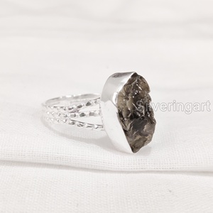 แหวนผู้หญิงประดับพลอยควอตซ์สโมคกี้ดิบธรรมชาติ วงแหวนลายจุด 3 จุด แหวนเงินแท้ 925 สำหรับเทศกาลคริสต์มาส - Product Image 3