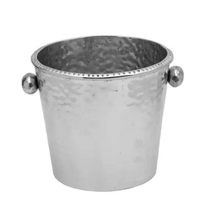 Seau à glace à Champagne de qualité supérieure pour articles de bar et articles de fête Seau à glace martelé en acier inoxydable en métal avec poignée à bouton - Product Image 1