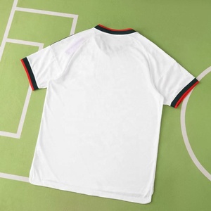 Lot de 25/26 – Qualité Thaïlandaise – Blanc 100 % Polyester – Respirant et Séchage Rapide pour l'Été – Col Rond – Impression par Transfert Thermique – Modèle Extérieur - Product Image 1