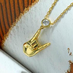 สร้อยคอเงินแท้รูปงูพร้อมจี้รูปท่าทางร็อคแอนด์โรลของ Jeulia - Product Image 4