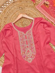 Lancement de la nouvelle collection de vêtements en soie romaine moderne, Kurti Pent avec dupatta, adapté aux occasions de fête et festives - Product Image 6