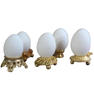 औद्योगिक गुणवत्ता वाले विंटेज सजावटी अंडे के छह अलंकृत सोने के टोन धातु के अंडे धारक उत्तम लुक अनुकूलन सेवा के लिए खड़े हैं