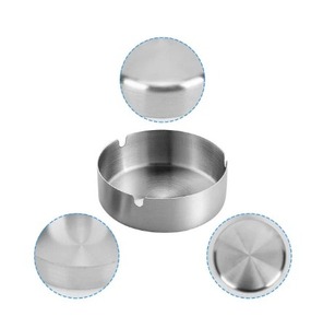 ที่เขี่ยบุหรี่ทรงกลมขนาดเล็กพกพาสะดวกทำจากสเตนเลสสตีลขนาด8ซม. สำหรับใช้ในบ้านและรถยนต์ - Product Image 1