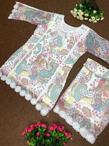 Ensemble Kurti imprimé Georgette léger à la mode tenue traditionnelle indienne avec dentelle au crochet pour le brunch et les sorties d'été - Product Image 3