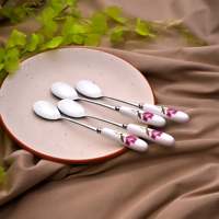 Mini-cuillères rose radieux (lot de 4) – Cuillères à dessert modernes en acier inoxydable poli miroir et céramique, idéales pour les fêtes, le thé et le café