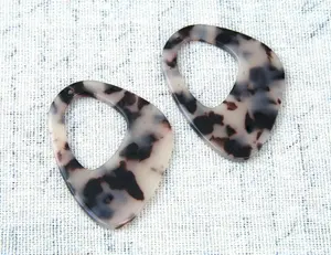 Pendientes de Cuerno de Búfalo de Estilo Náutico Orgánico para Mujer al Mejor Precio, Hechos a Mano, Pulidos, Decoraciones Navideñas, Ecológicos y Naturales - Product Image 6