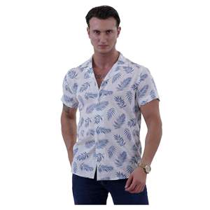 Chemise d'été hawaïenne à manches courtes avec imprimé feuille hawaïenne turquoise sur blanc - Product Image 1
