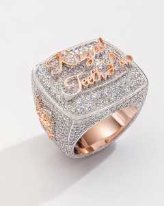 Anillo de Hombre de Plata de Ley 925 con Letra Personalizada Cuadrada, Diamante Moissanite VVS Brillante, Chapado en Rodio - Product Image 5