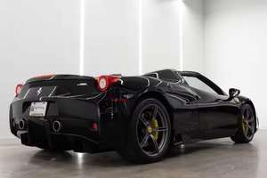 Voiture de sport 2025 8L+ Essence à aspiration naturelle Transmission automatique 400Ps+ 100Nm 3 places Sièges en cuir foncé - Product Image 2