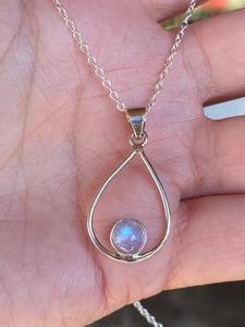 Collier pendentif en laiton plaqué or vintage avec chalcédoine aqua naturelle, fait à la main, forme ronde 8xmm, serti en bélière, bijoux - Product Image 4