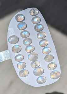 Lot de cabochons en pierre de lune arc-en-ciel naturelle, sélectionnés pour la fabrication de bijoux élégants, éclat mystique doux, design classique intemporel, attrait artistique - Product Image 2