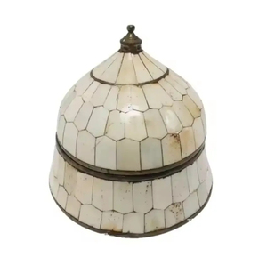 Plat de service de nourriture fait à la main avec des accents de nacre et une casserole idéale en laiton pour la vaisselle haut de gamme - Product Image 1