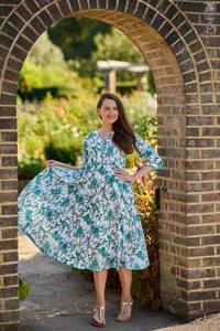 Robe bohème à imprimé floral blanc et vert, longueur mollet, imprimée à la main, décontractée, occasionnelle - Product Image 2