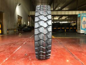 Pneu 11R22.5 SR803 de qualité commerciale conçu pour une traction fiable, une durée de vie de la bande de roulement longue et une capacité de charge stable - Product Image 2