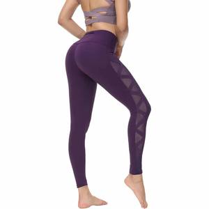 Leggings pour dames Séchage rapide avec taille haute Vêtements de fitness Vêtements d'entraînement Leggings pour femmes adultes par Dress Sports - Product Image 3
