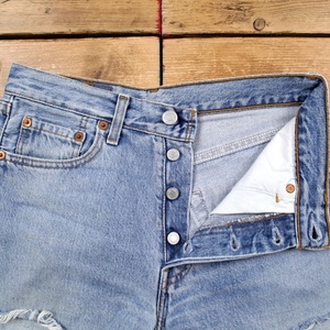 Vente en gros Nouveaux Shorts en jean Bermuda bleu tendance 2026 personnalisés à marque privée, Shorts en jean déchirés pour femmes - Product Image 4