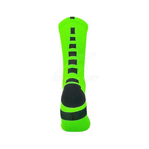 Logo personnalisé Nouveau design Chaussettes de sport pour garçons Chaussettes de sport d'hiver tricotées de coupe normale à vendre Concevez vos propres chaussettes de sport - Product Image 4