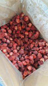 Fraises entières surgelées du Vietnam, conservées directement pour les smoothies et la préparation de desserts - Product Image 6