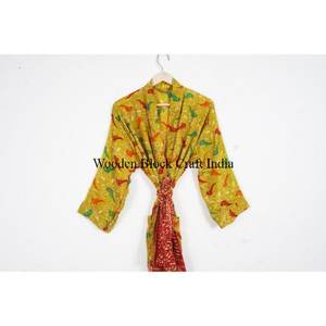 Kimono en soie pour femme de style bohème, robe indienne patchwork, caractéristique thermique, parfait pour les vacances, vêtements de nuit, méthode de tissage, col en V - Product Image 2