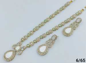 Colgante de diseño elegante indio tradicional y de moda piedra chapado en oro collar largo conjunto con pendiente a juego conjunto de joyería - Product Image 3