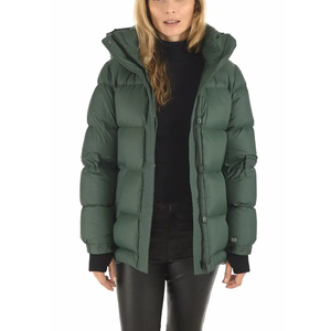 Vestes matelassées pour femmes de haute qualité à la vente chaude, vêtements grande taille, respirantes, fabriquées en usine, nouvelle veste matelassée tendance pour femmes - Product Image 2