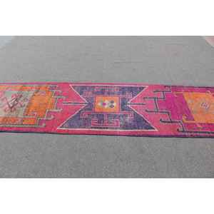 Alfombra turca de 2.8x11.6 pies, alfombra vintage, alfombra de lana con lunares rojos y naranjas - Product Image 3