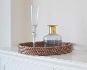 Bandeja de ratán moderna hecha a mano con acabado elegante, líneas limpias de madera para configuraciones de comedor formales informales decorativas para hogares contemporáneos - Product Image 4