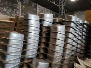 Évier de cuisine double simple de style moderne personnalisé en acier inoxydable fini satiné fait à la main pour restaurant, café, hôtel, laboratoire - Product Image 3