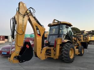 Chargeuse compacte sur pneus Caterpillar 420F2 d'occasion, modèle 2022, bon état, avec pompe hydraulique Kawasaki et moteur Caterpillar - Product Image 6