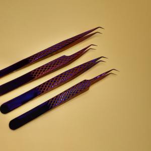 Pinzas de Cejas Profesionales, Duraderas y de Precisión, de Acero Inoxidable con Punta Inclinada y Logotipo Personalizado - Product Image 2