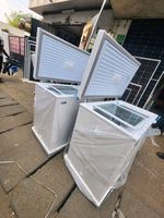Congélateur coffre commercial 108L à double porte, alimenté par énergie solaire et batterie, pour usage domestique