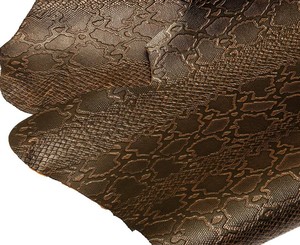 Peau de cuir véritable de vache pleine fleur imprimée Cobra de qualité supérieure pour canapé, ceintures, sacs, portefeuilles, etc. - Product Image 2