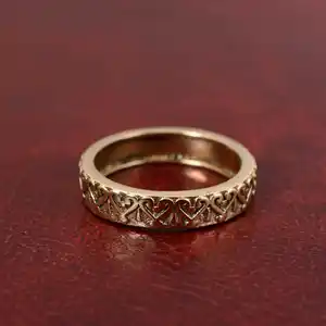 Atacado Trendy 14k banhado a ouro anel de latão sólido para homens e mulheres royal elegante luxo coroa toe anel para mulheres moda anel