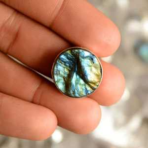 แหวนหินลาบราดอไรต์สีฟ้าแหวนอัญมณีชุบเงินเยอรมันทำด้วยมือเครื่องประดับคริสตัลลาบราดอไรต์ดิบสำหรับแหวน - Product Image 6