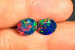 Piedra preciosa de ópalo negro etíope natural Welo, arcoíris brillante, gemas de ópalo negro llamativo, piedra de ópalo negro etíope de corte ovalado precioso - Product Image 6