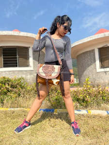 Nueva llegada occidental real hecho a mano pelo en piel Tooled cuero flecos Sling Bag mujeres elegantes ocultas llevar Casual bandolera - Product Image 6